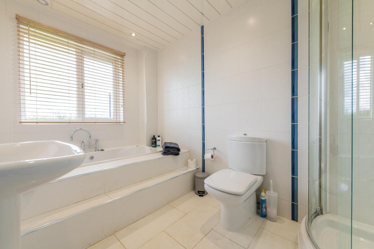 Alton Villa, Sleeps 12, Great For Families, Undercover Hotub & Games Room Newmilns Exterior foto